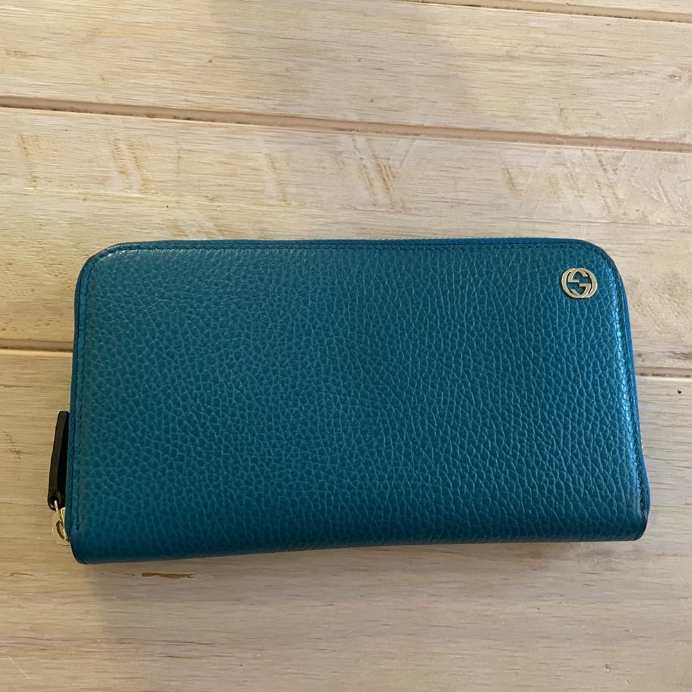 GUCCI ZIP AROUND WALLET